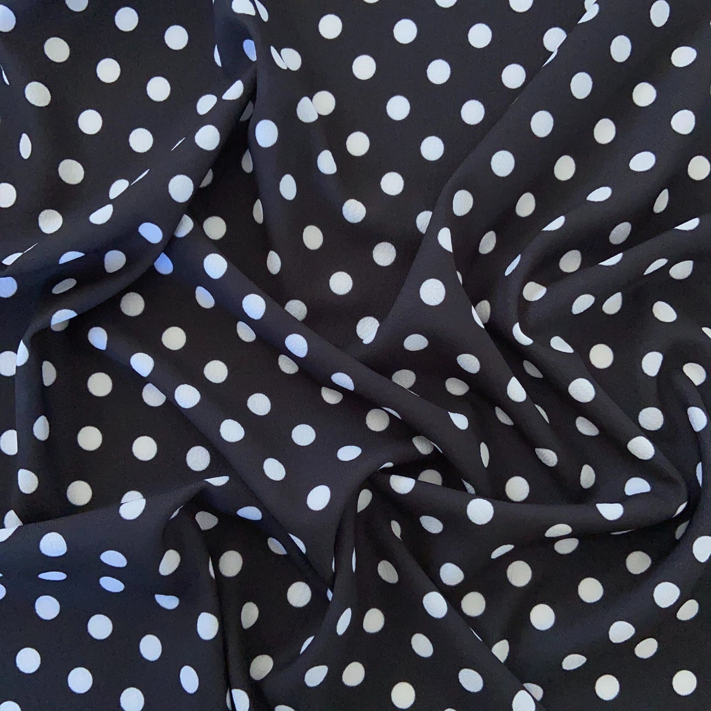 Crepe Preto Bolinhas
