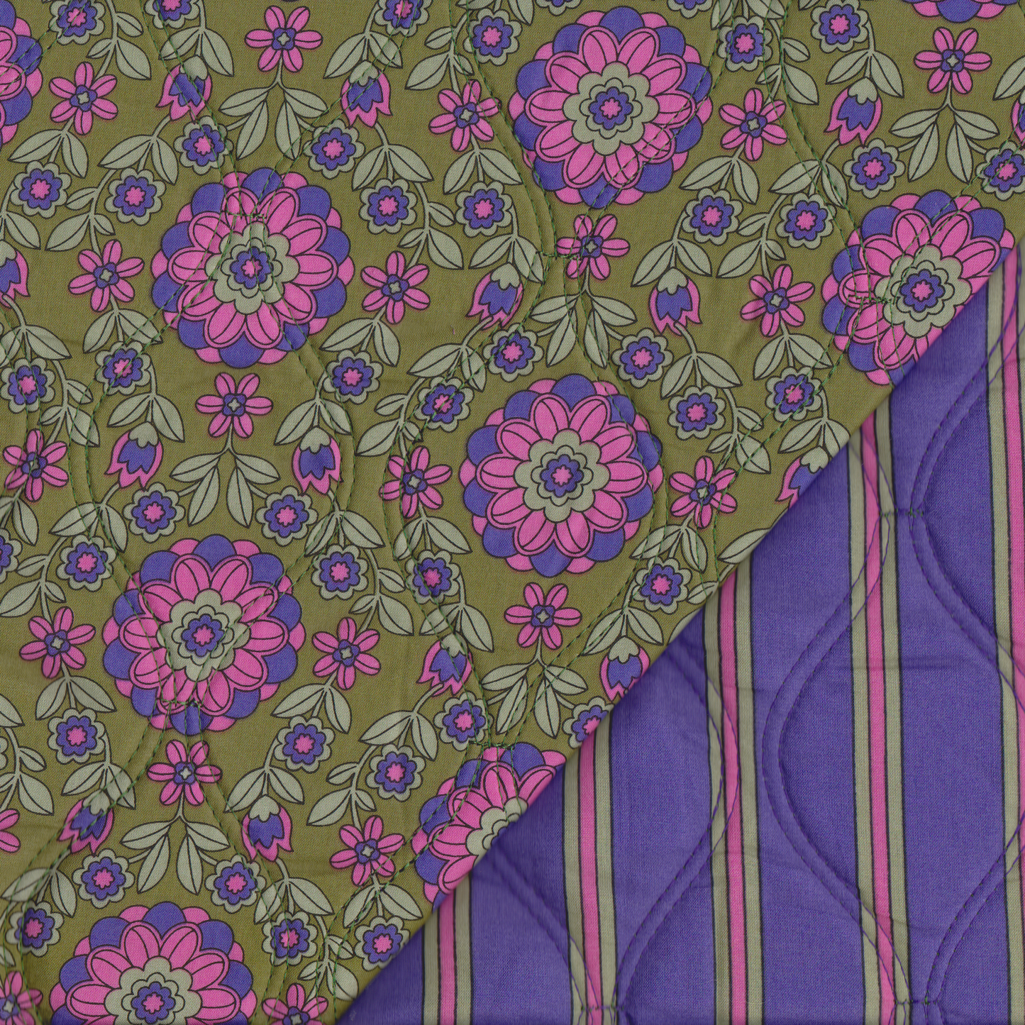 Acolchoado Dupla Face Flores Verde e Roxo