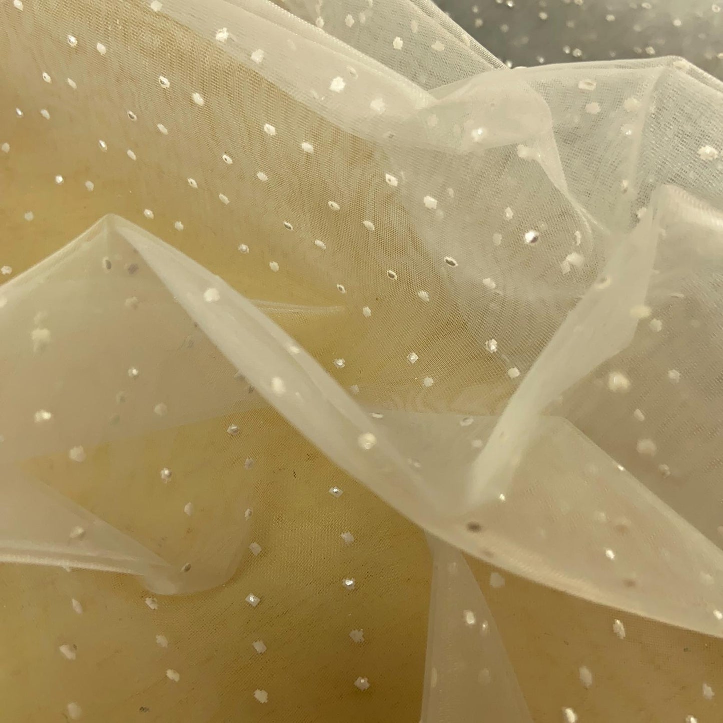 Organza Branco Pintas Prateado