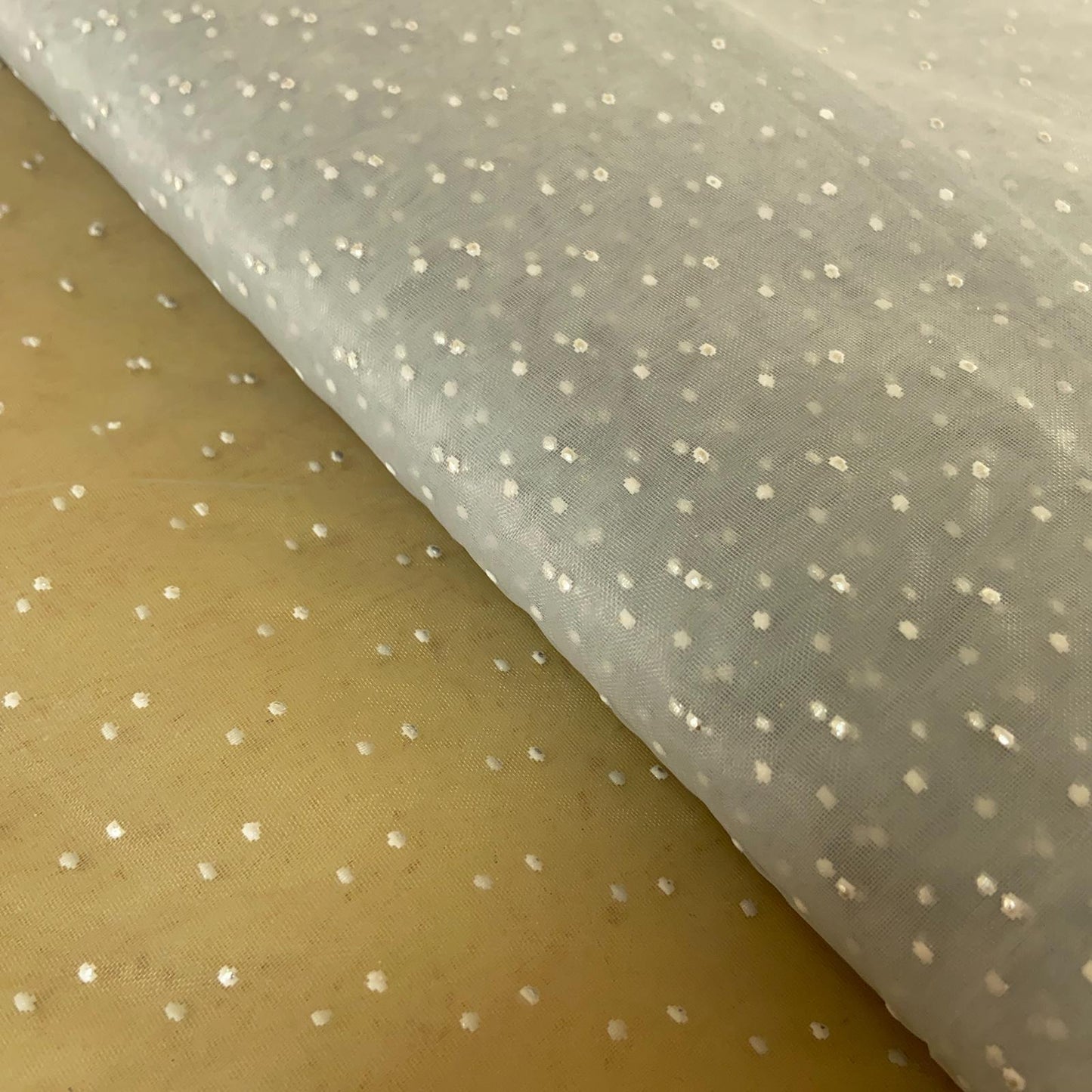 Organza Branco Pintas Prateado
