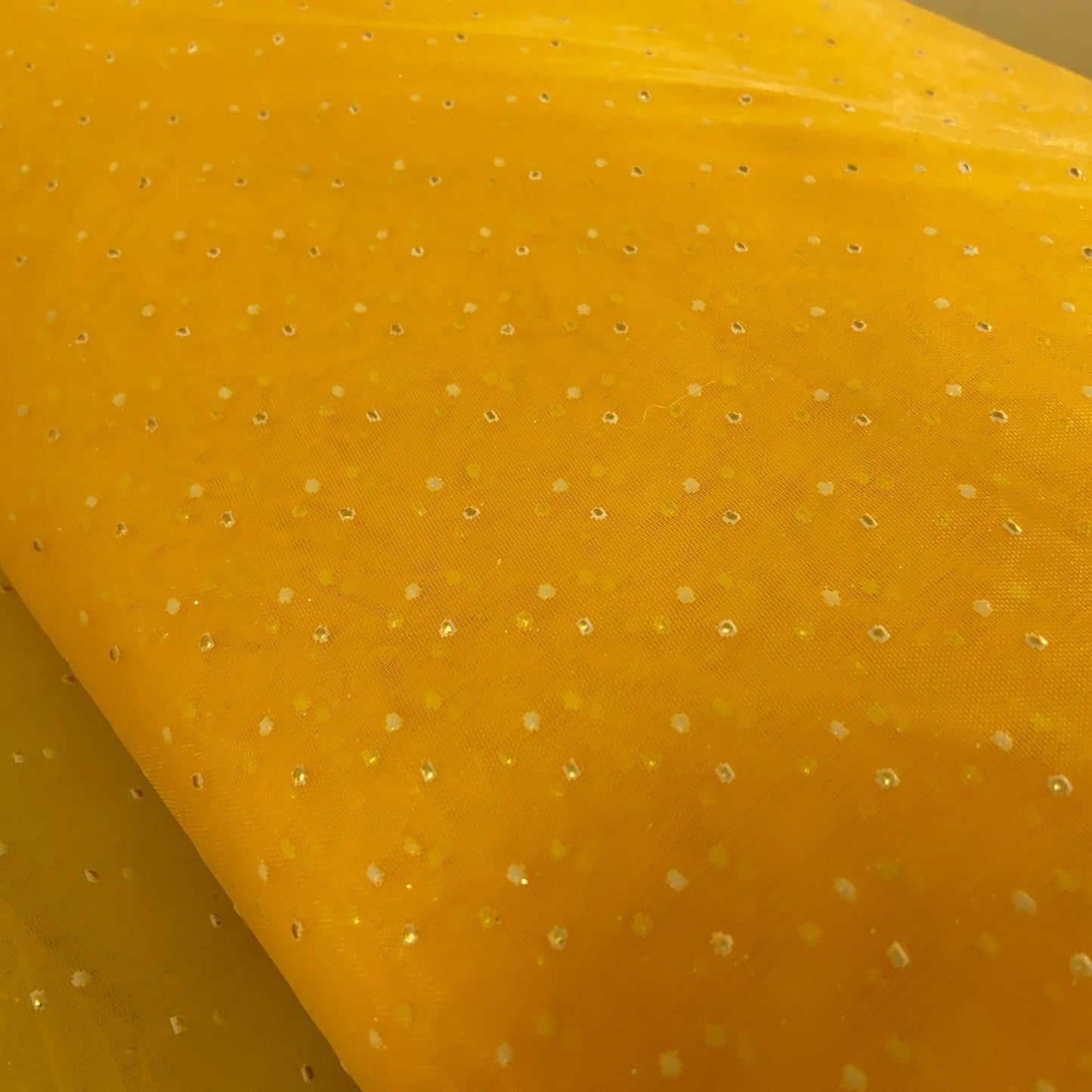 Organza Amarelo Pintas Dourada