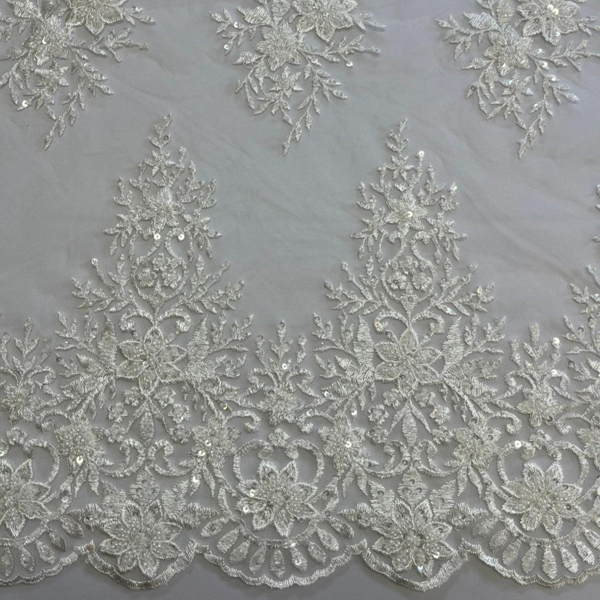 Renda Branca Lantejoulas